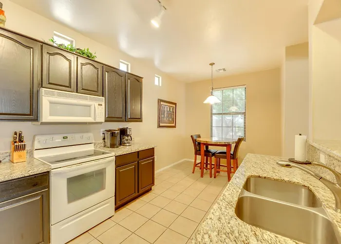 Holiday home Family W/ Community Perks - 8 Mi To Chandler!
