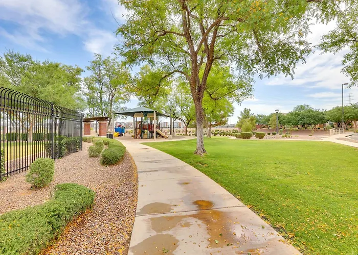 Holiday home Family W/ Community Perks - 8 Mi To Chandler!